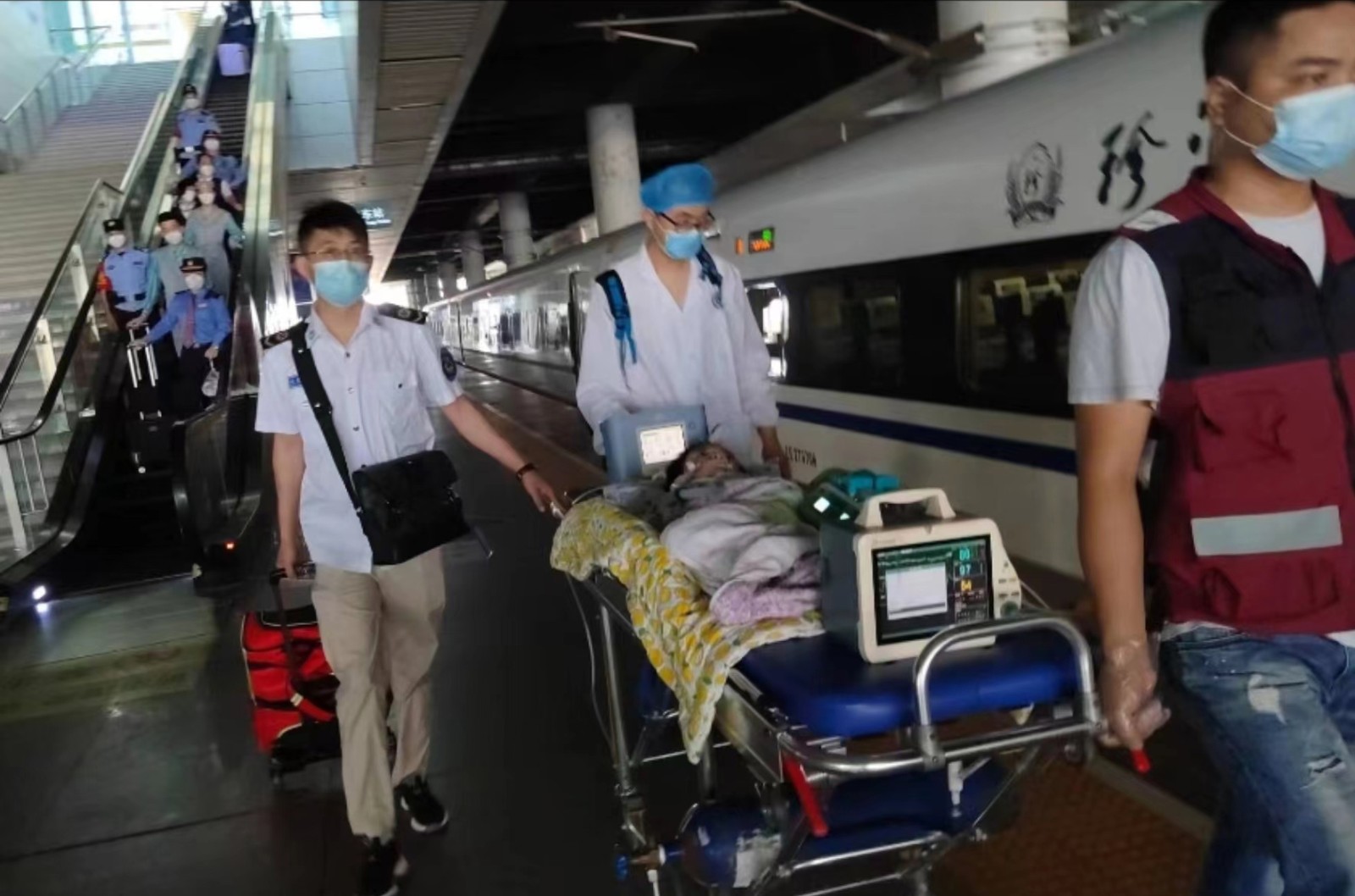 永福县高铁转运公司